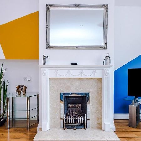 Newhall Road - 4 Bedroom Chester Home - Parking Wervin Exteriör bild