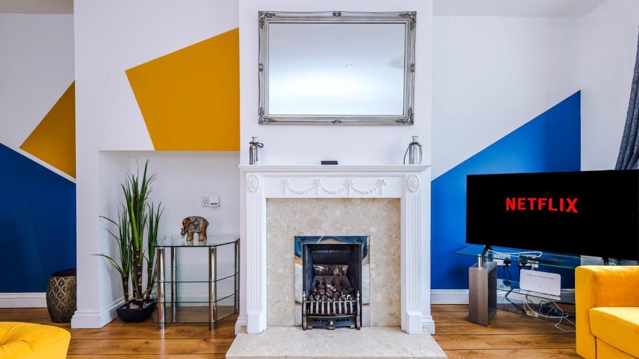 Newhall Road - 4 Bedroom Chester Home - Parking Wervin Exteriör bild