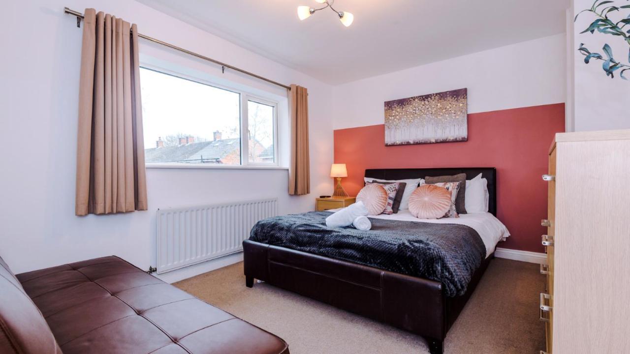Newhall Road - 4 Bedroom Chester Home - Parking Wervin Exteriör bild