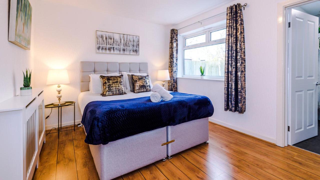Newhall Road - 4 Bedroom Chester Home - Parking Wervin Exteriör bild