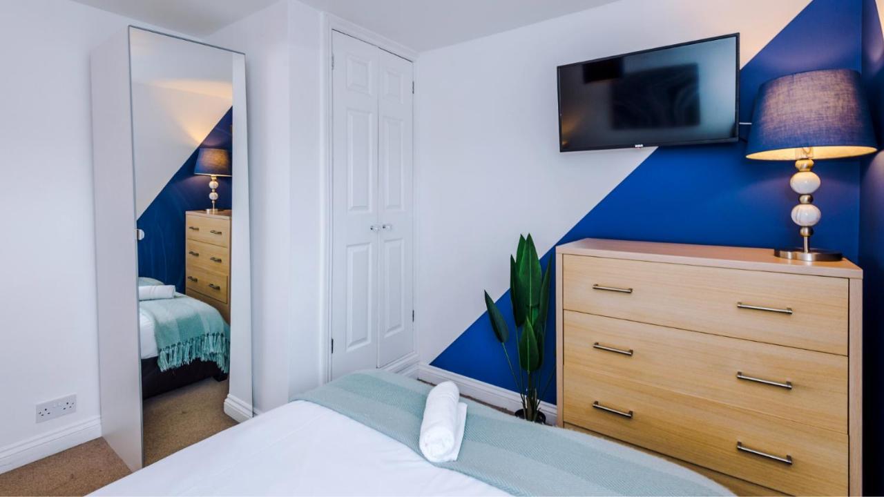 Newhall Road - 4 Bedroom Chester Home - Parking Wervin Exteriör bild