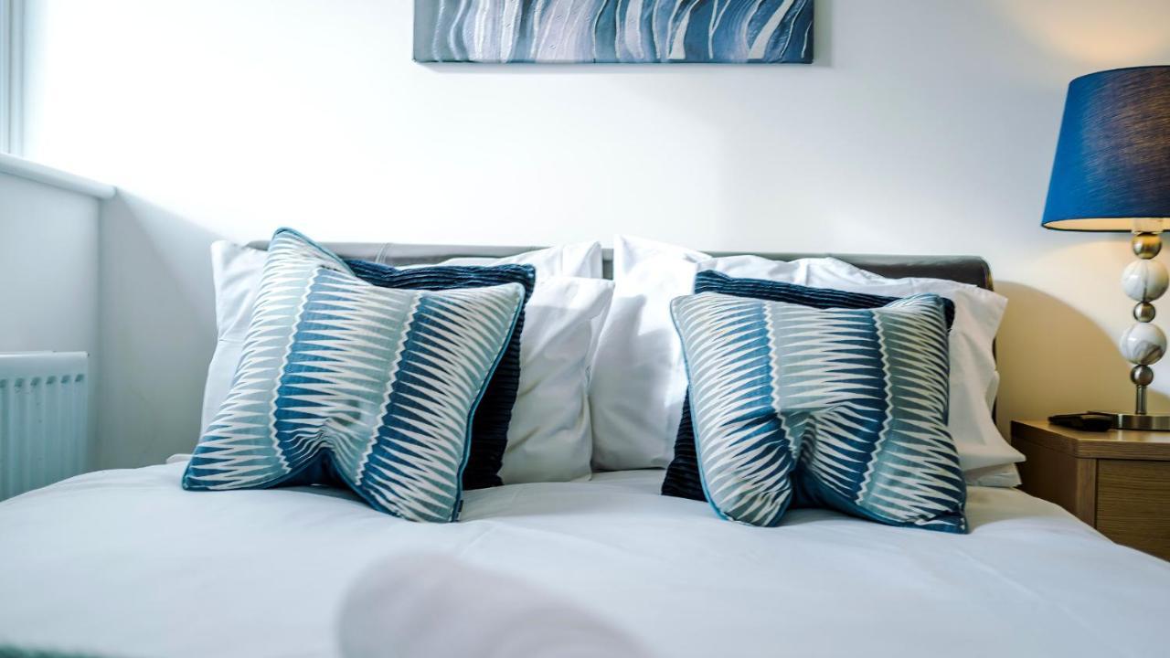 Newhall Road - 4 Bedroom Chester Home - Parking Wervin Exteriör bild