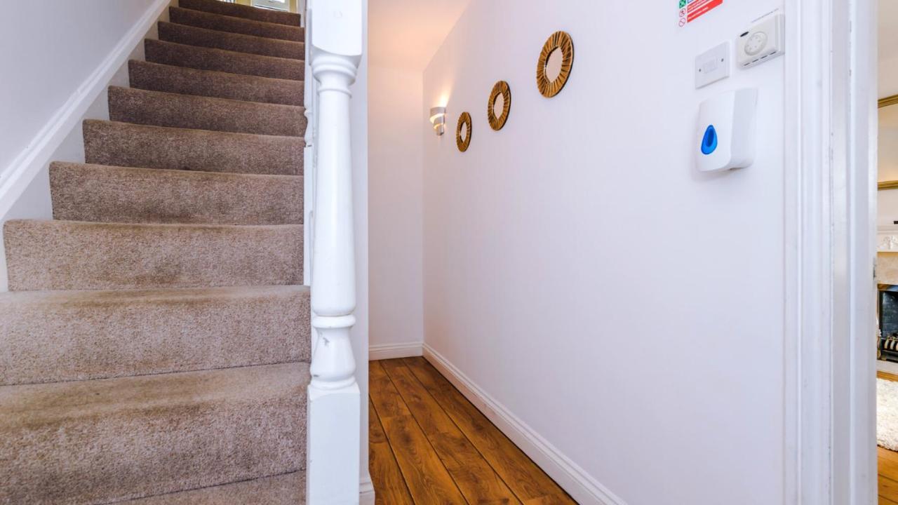 Newhall Road - 4 Bedroom Chester Home - Parking Wervin Exteriör bild