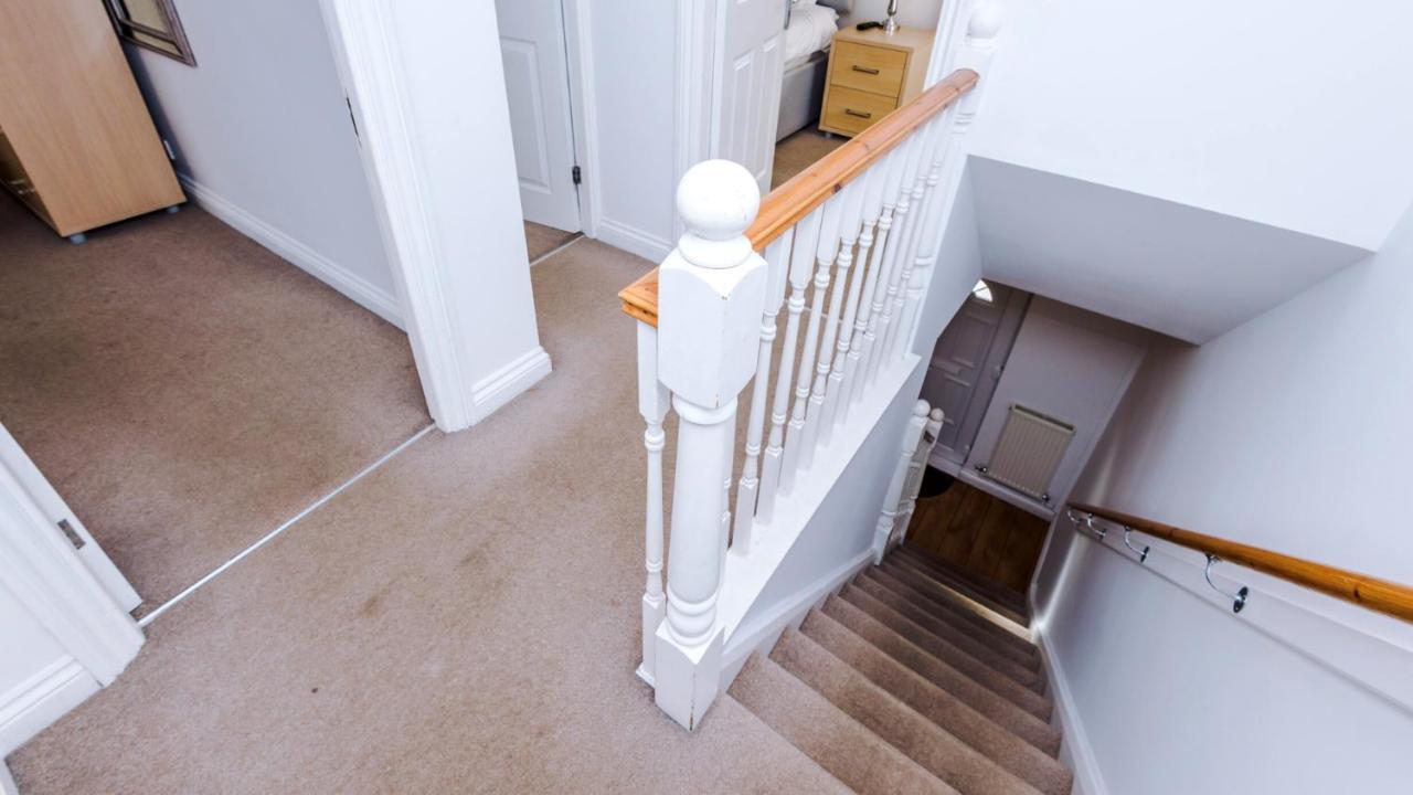 Newhall Road - 4 Bedroom Chester Home - Parking Wervin Exteriör bild