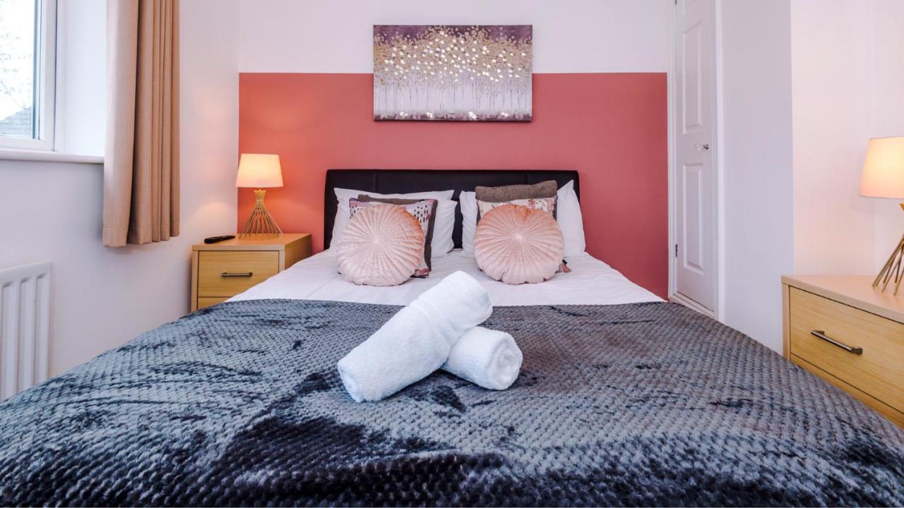 Newhall Road - 4 Bedroom Chester Home - Parking Wervin Exteriör bild