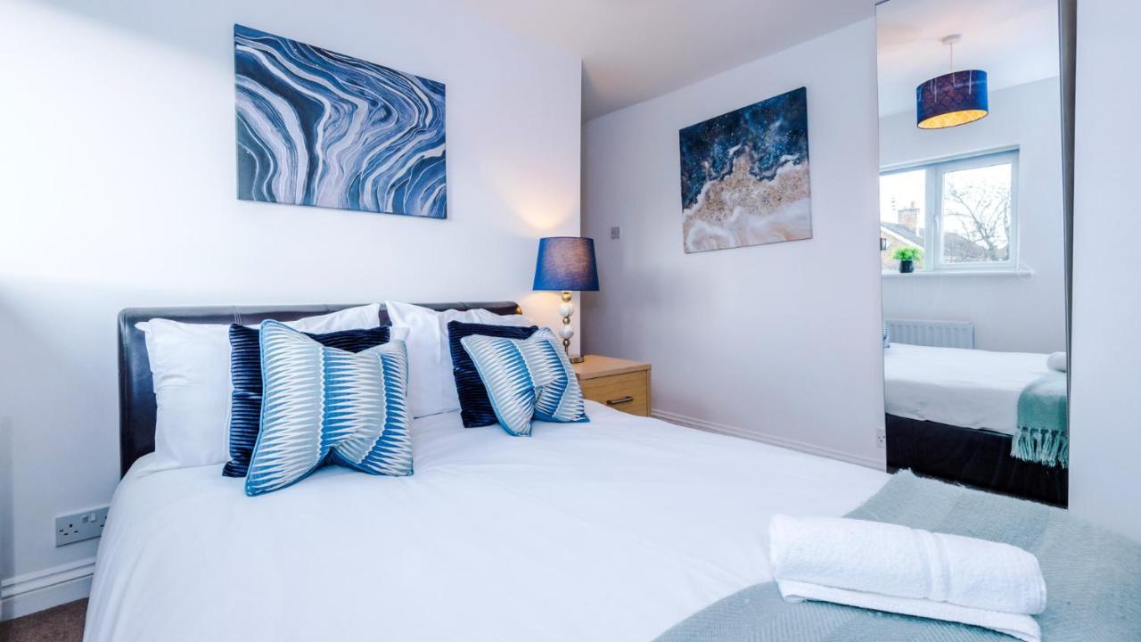 Newhall Road - 4 Bedroom Chester Home - Parking Wervin Exteriör bild