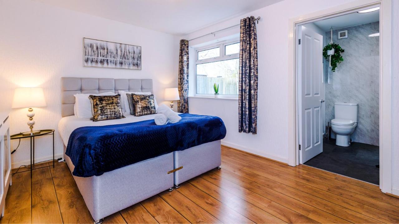 Newhall Road - 4 Bedroom Chester Home - Parking Wervin Exteriör bild